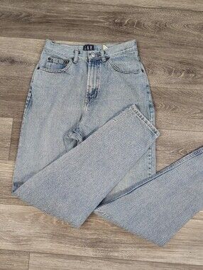 GAP Vintage High-Rise Mom Jeans - Light Blue Wash 6 Long